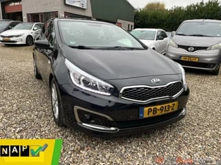 Hoofdafbeelding Kia cee'd Kia cee'd 1.6 GDI ComfortPlusLine Navigator,LED