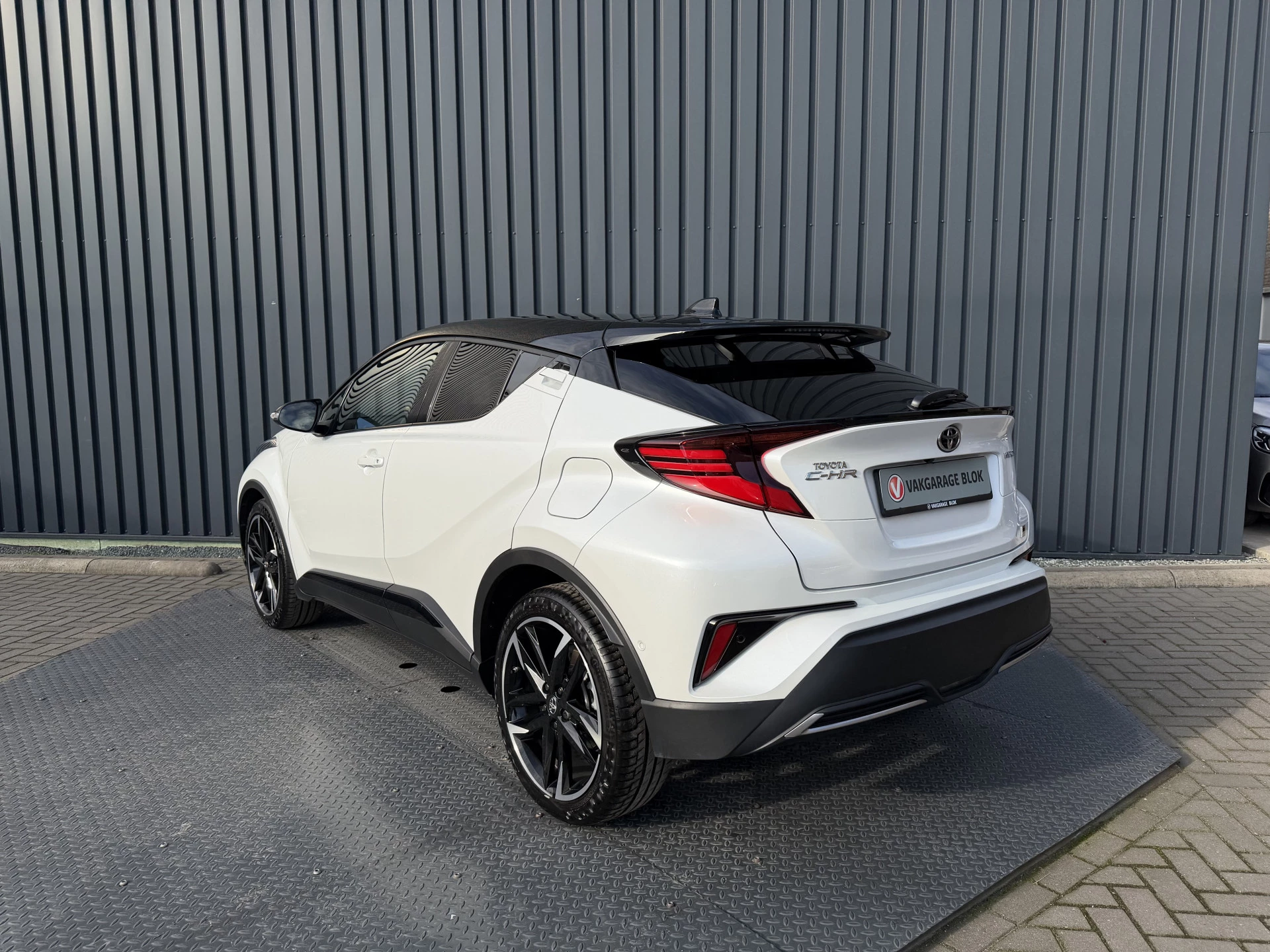 Hoofdafbeelding Toyota C-HR
