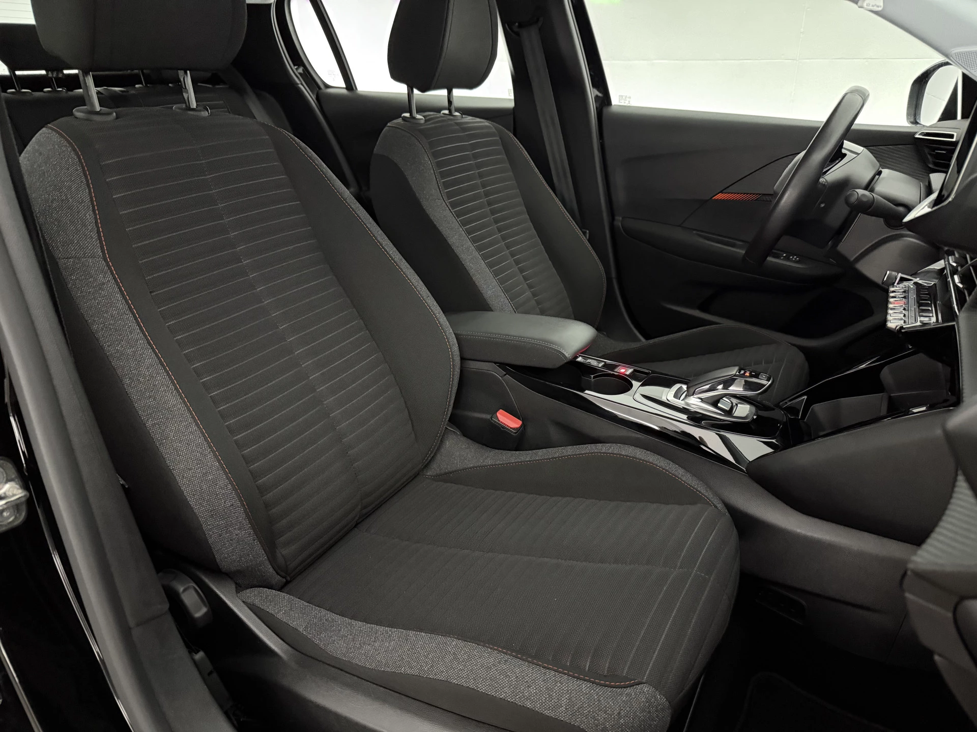 Hoofdafbeelding Peugeot e-208