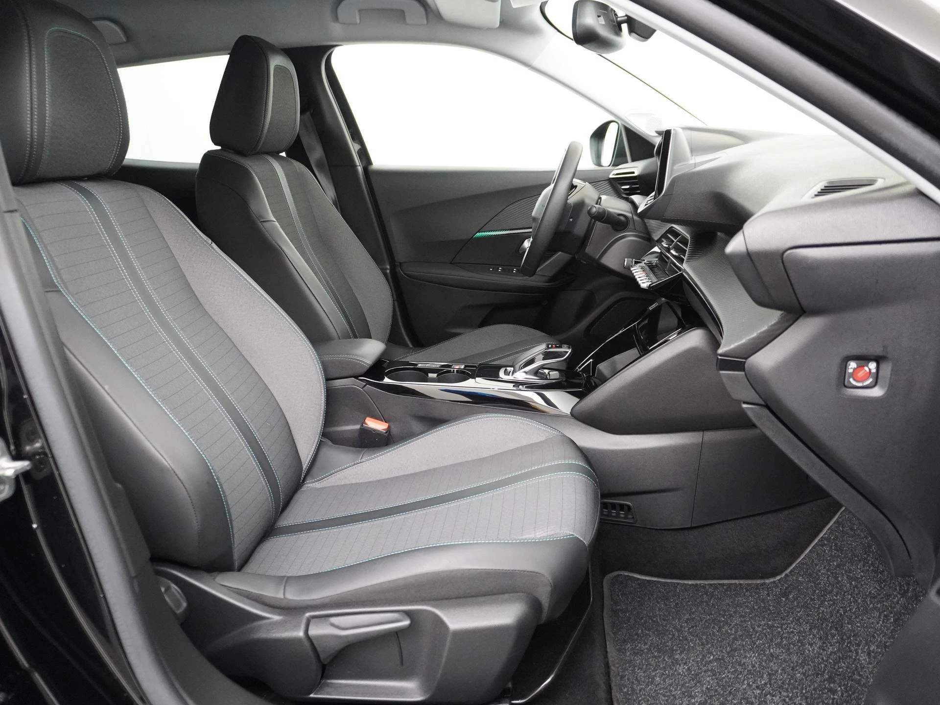 Hoofdafbeelding Peugeot e-2008