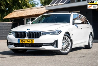 BMW 5-serie Touring 530e Business Edition Plus Panoramadak I Adaptive Cruise I Trekhaak I HeadUp I Leder I Led I Camera I BTW auto