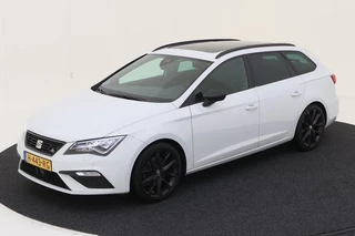 Seat Leon 1.5 TSI 150PK Pano Virtual Trekhaak Black edition