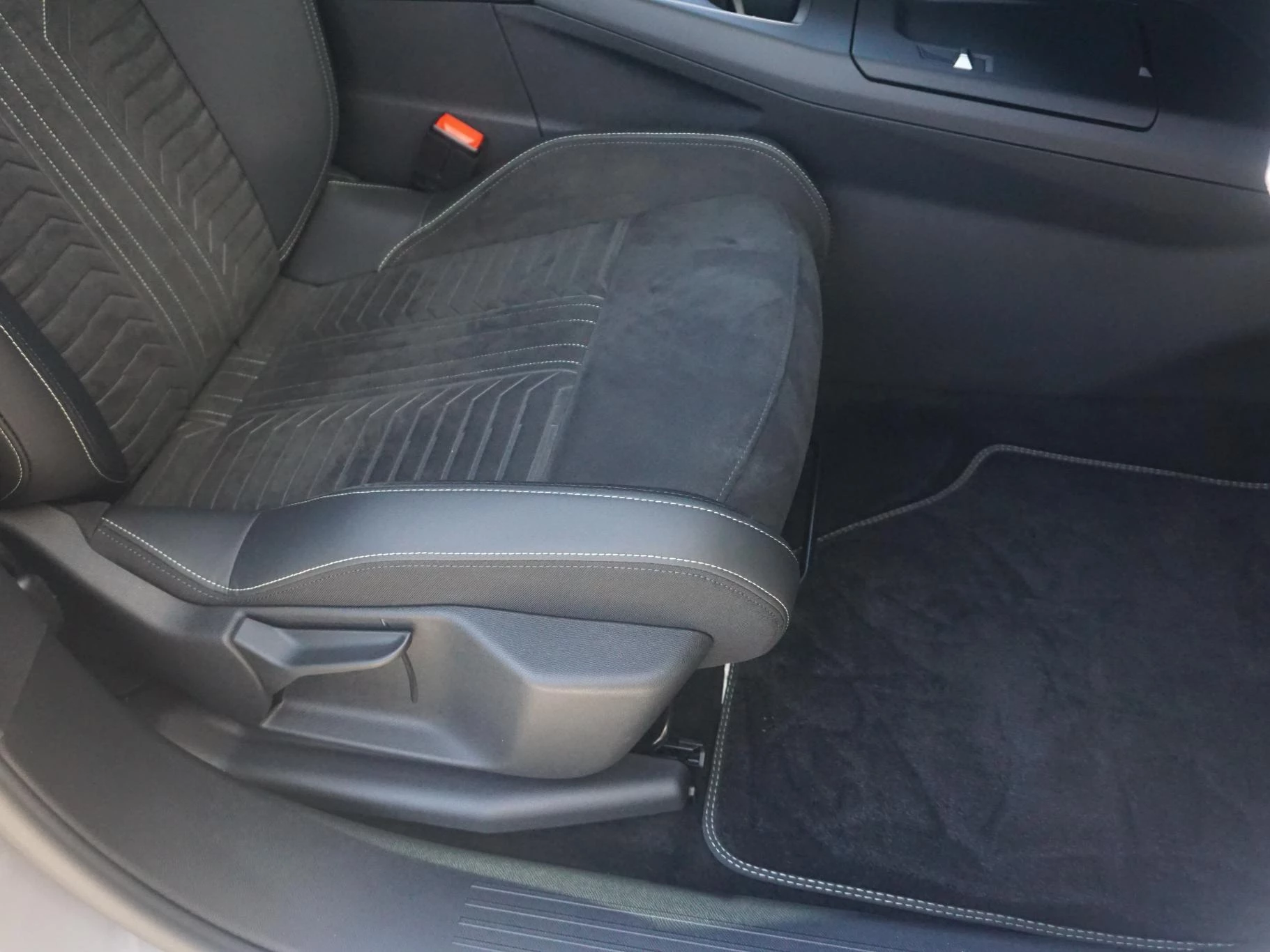 Hoofdafbeelding Peugeot e-5008