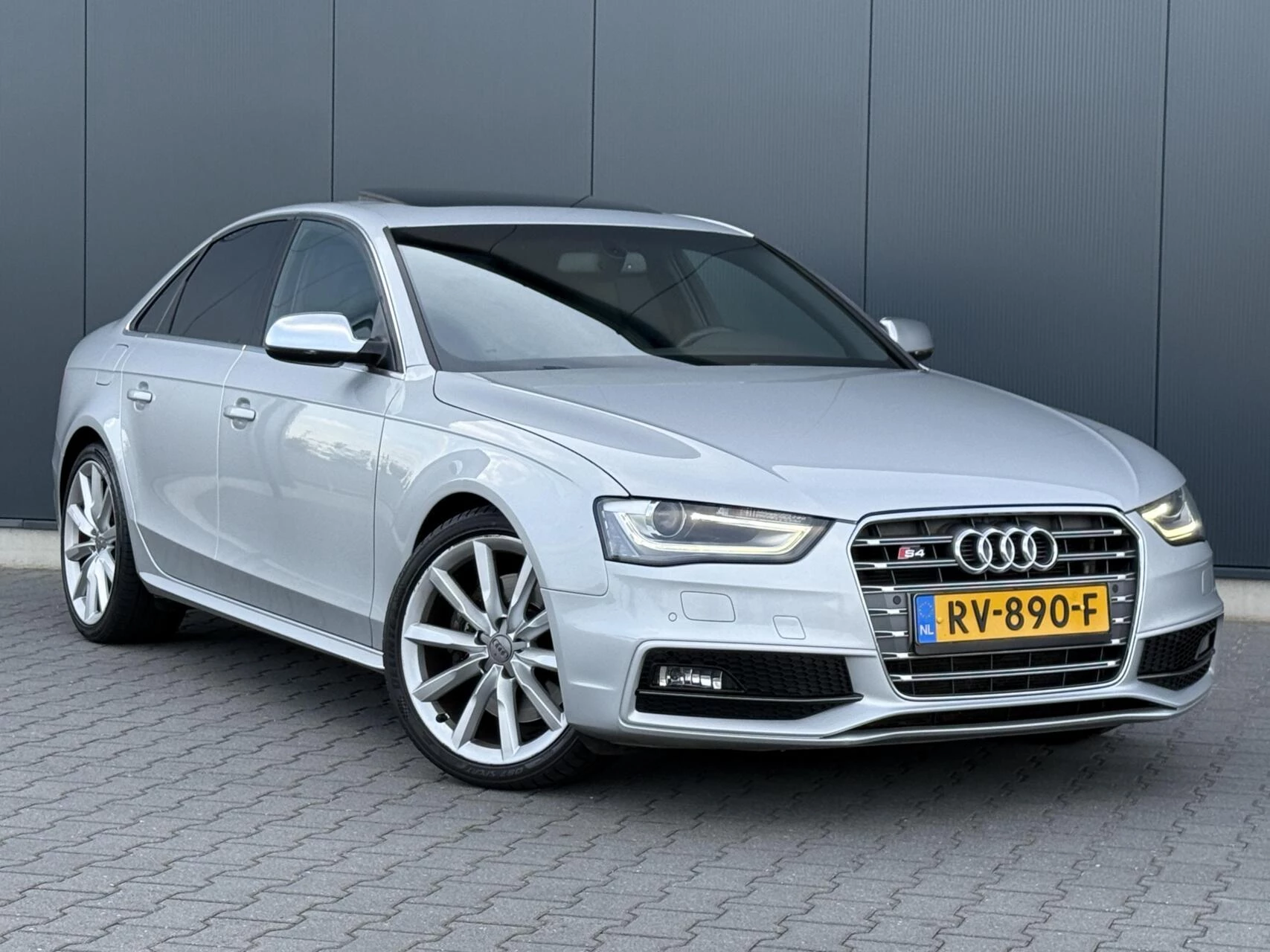 Hoofdafbeelding Audi S4