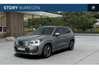 BMW iX1 eDrive20 67 kWh M Sport / Panoramadak / Trekhaak / Sportstoelen / Verwarmd stuurwiel / Head-Up / Stoelverwaming / harman Kardon