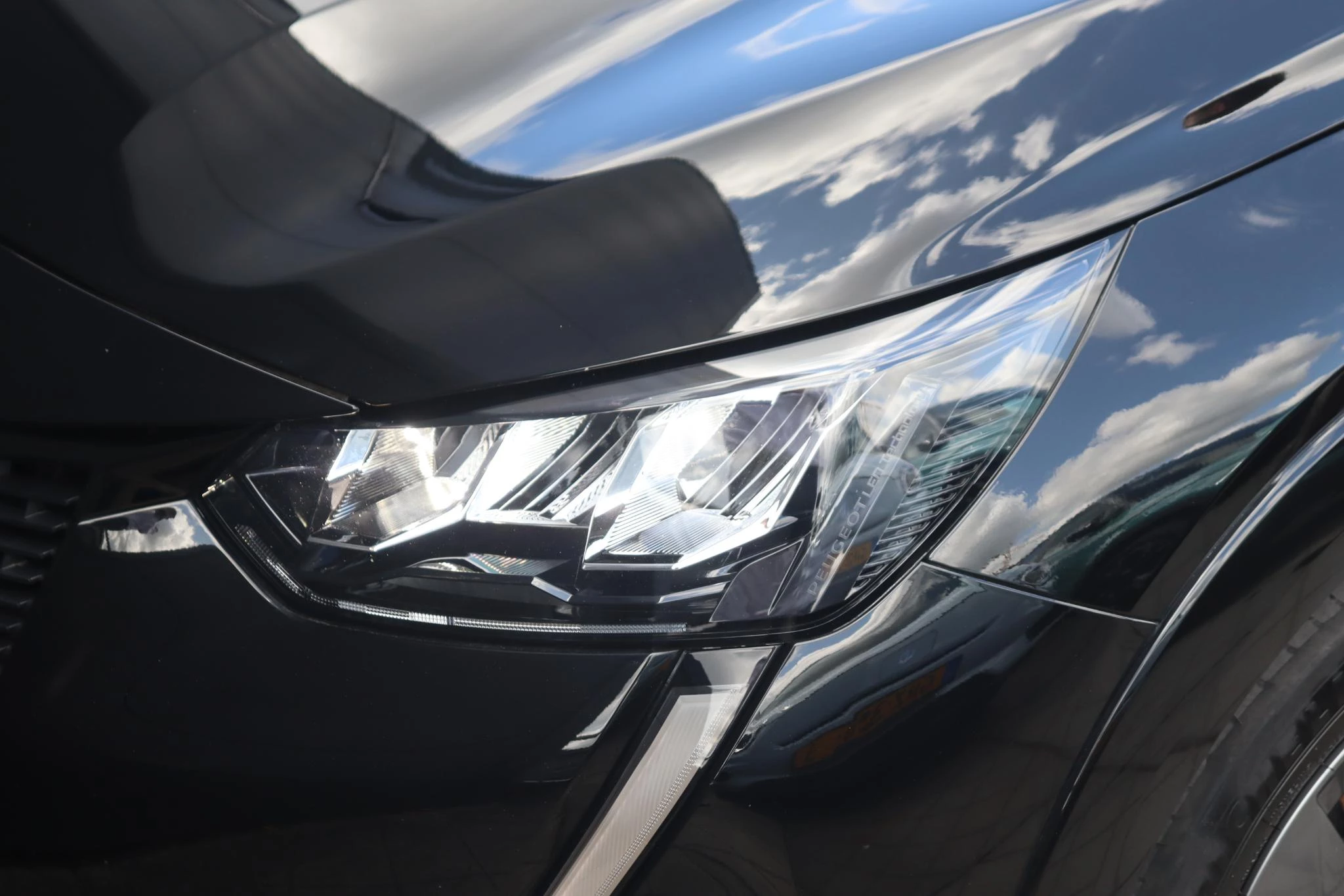 Hoofdafbeelding Peugeot e-208