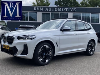 BMW iX3 High Executive 80 kWh M SPORT DEALER ONDERHOUDEN | MEGA COMPLEET (oa: DRIVING ASSIST.PROFF.-HARMAN KARDON-DODE HOEK-ELECTR.STOELEN-ADAPTIEF ONDERSTEL etc.) | RIJKLAARPIJS incl. 12mnd BOVAG
