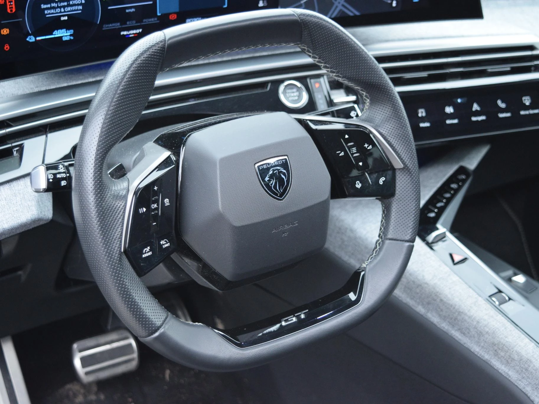 Hoofdafbeelding Peugeot e-3008