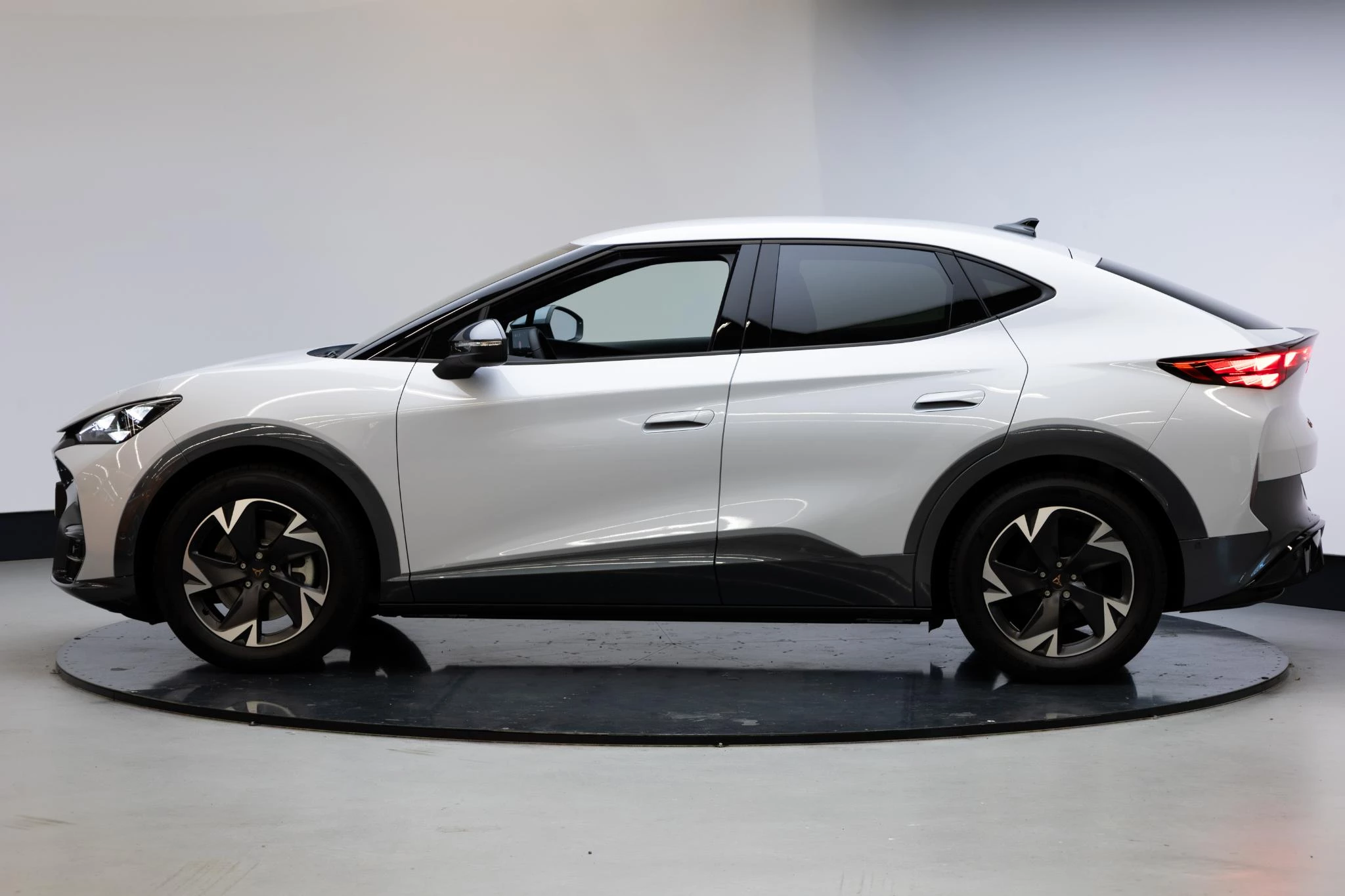 Hoofdafbeelding CUPRA Tavascan