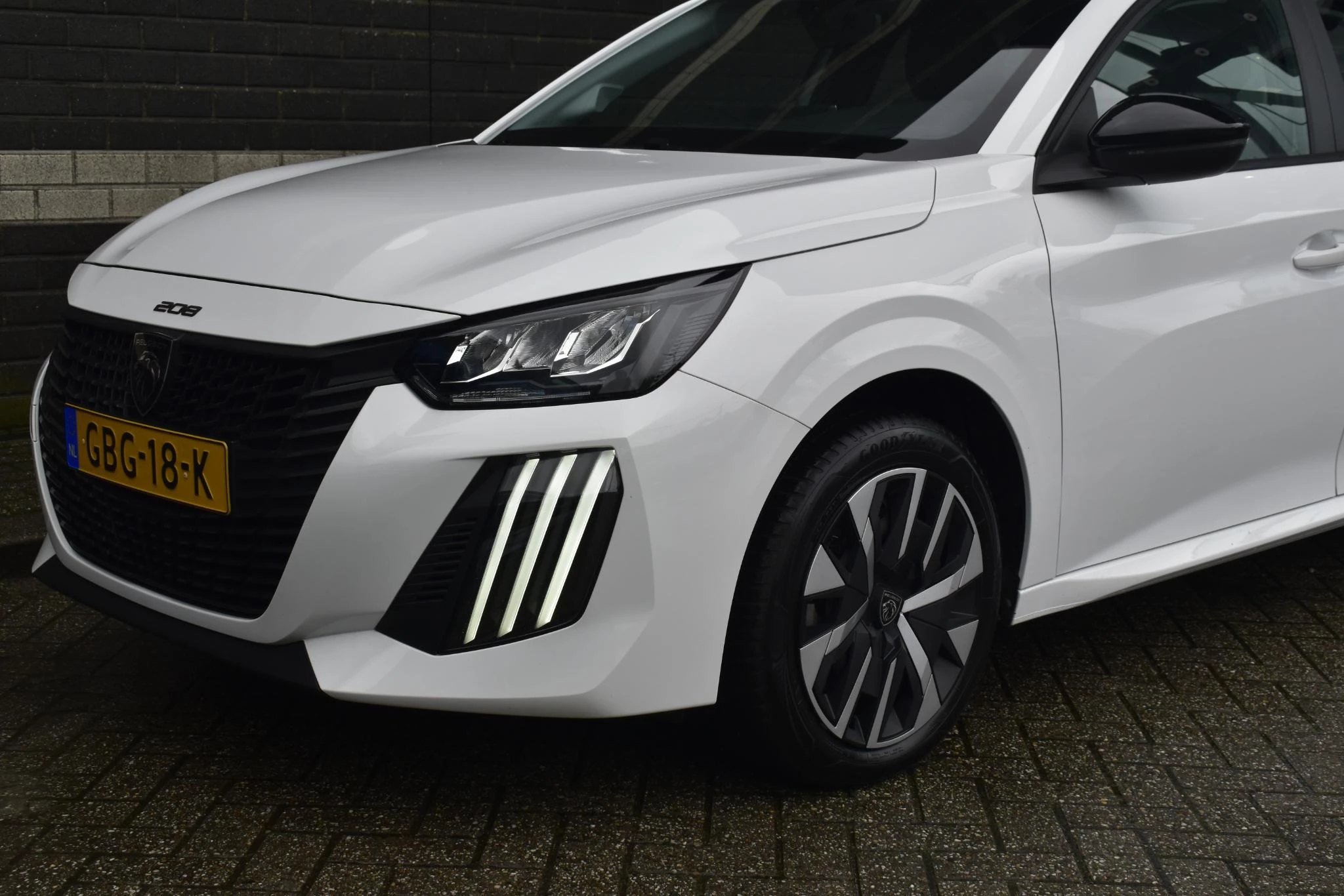 Hoofdafbeelding Peugeot e-208