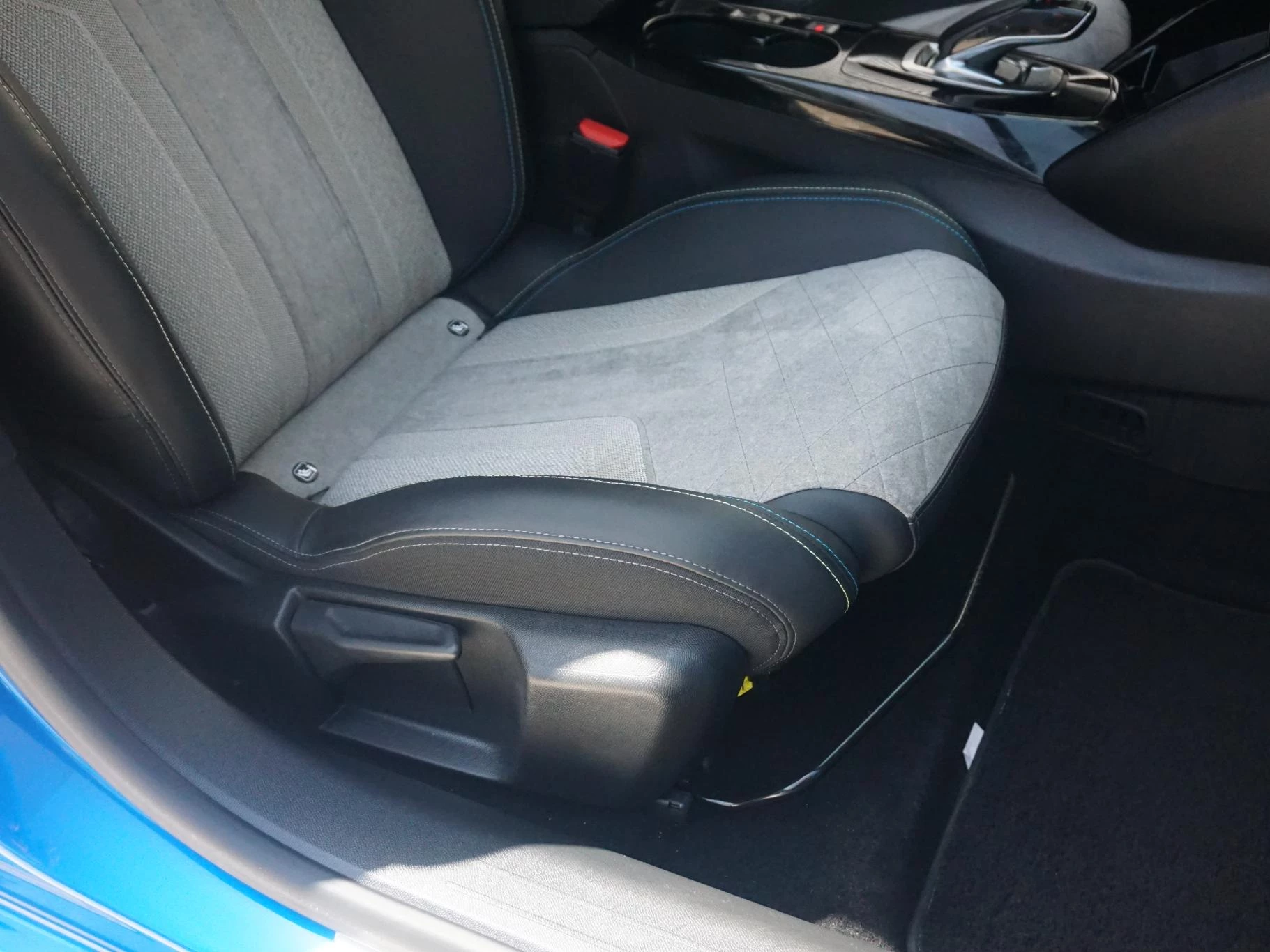 Hoofdafbeelding Peugeot e-208