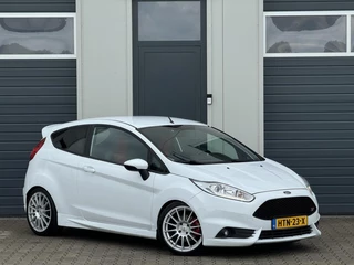 Ford Fiesta 1.6 ST2 / ST-Line / 220PK / Verlaagd / Luxe