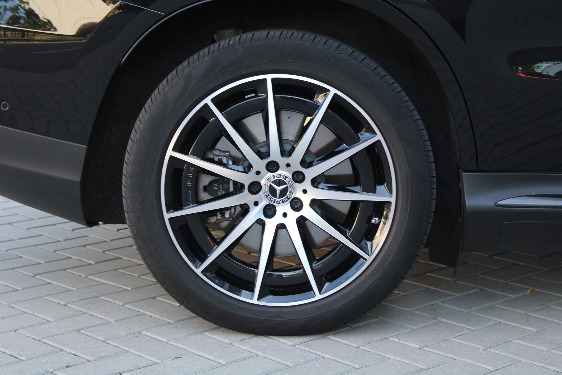 Hoofdafbeelding Mercedes-Benz EQC