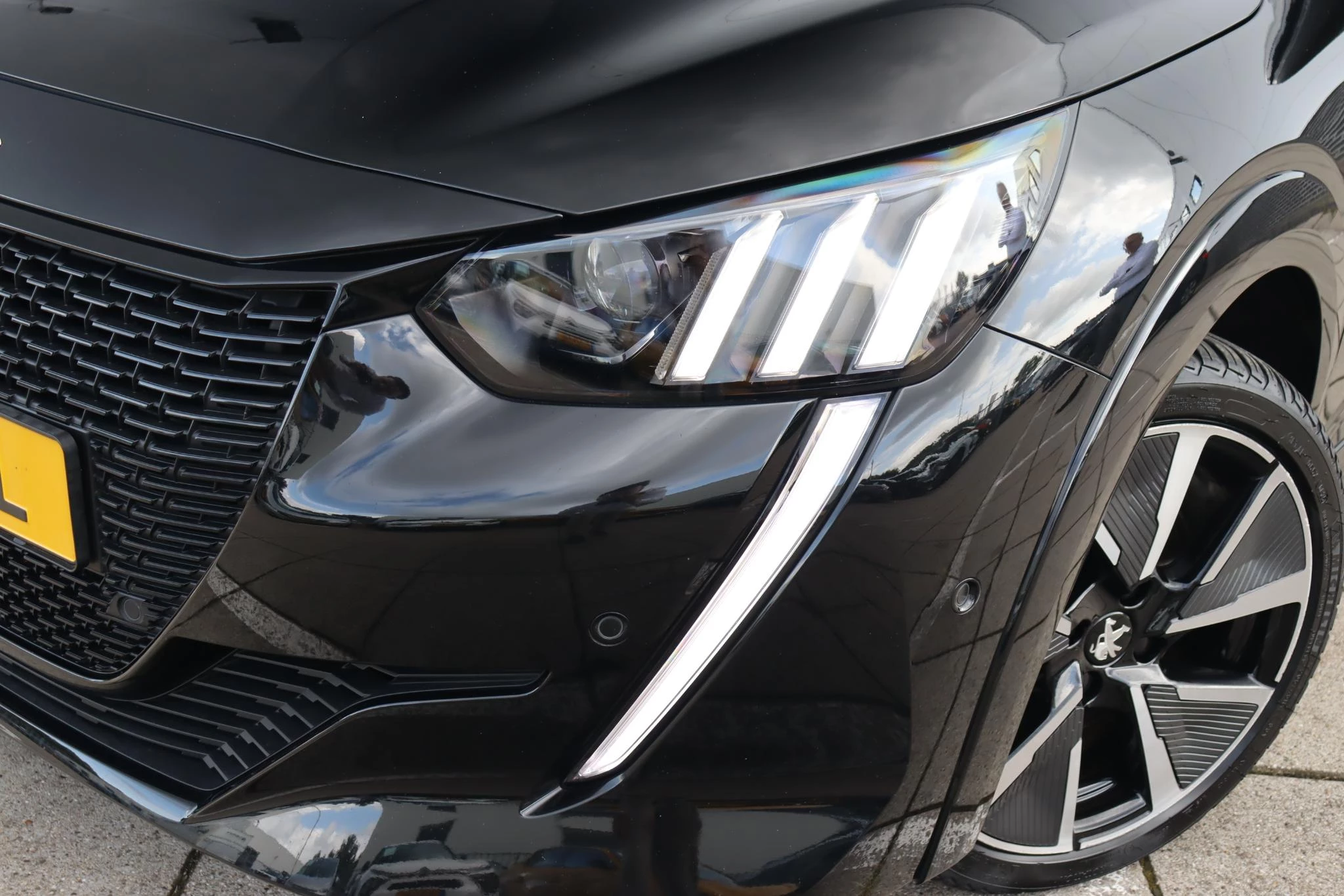 Hoofdafbeelding Peugeot e-208