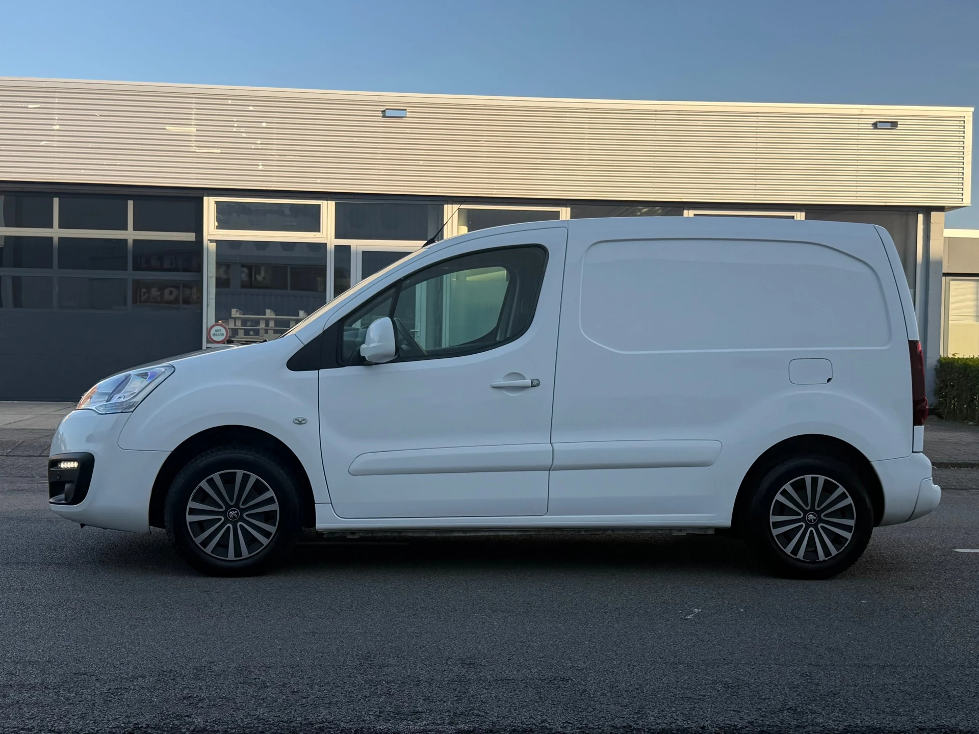 Hoofdafbeelding Peugeot Partner