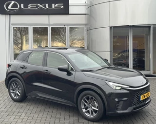 Hoofdafbeelding Lexus LBX Lexus LBX 2WD STOELVERW STUURVERW PARK-SENSOR BLIND-SPOT CARPLAY LENDESTEUN