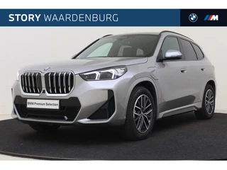 Hoofdafbeelding BMW X1 BMW X1 xDrive30e High Executive M Sport Automaat / Trekhaak / Sportstoelen / Adaptieve LED / Comfort Access / Parking Assistant Plus / Head-Up / M Adaptief onderstel
