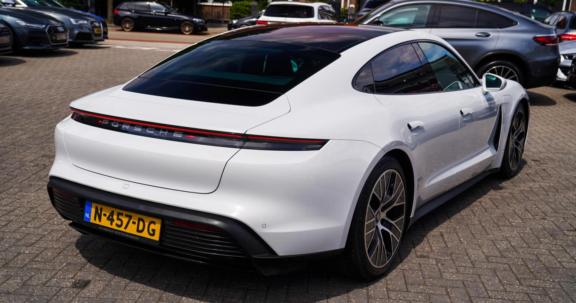 Hoofdafbeelding Porsche Taycan