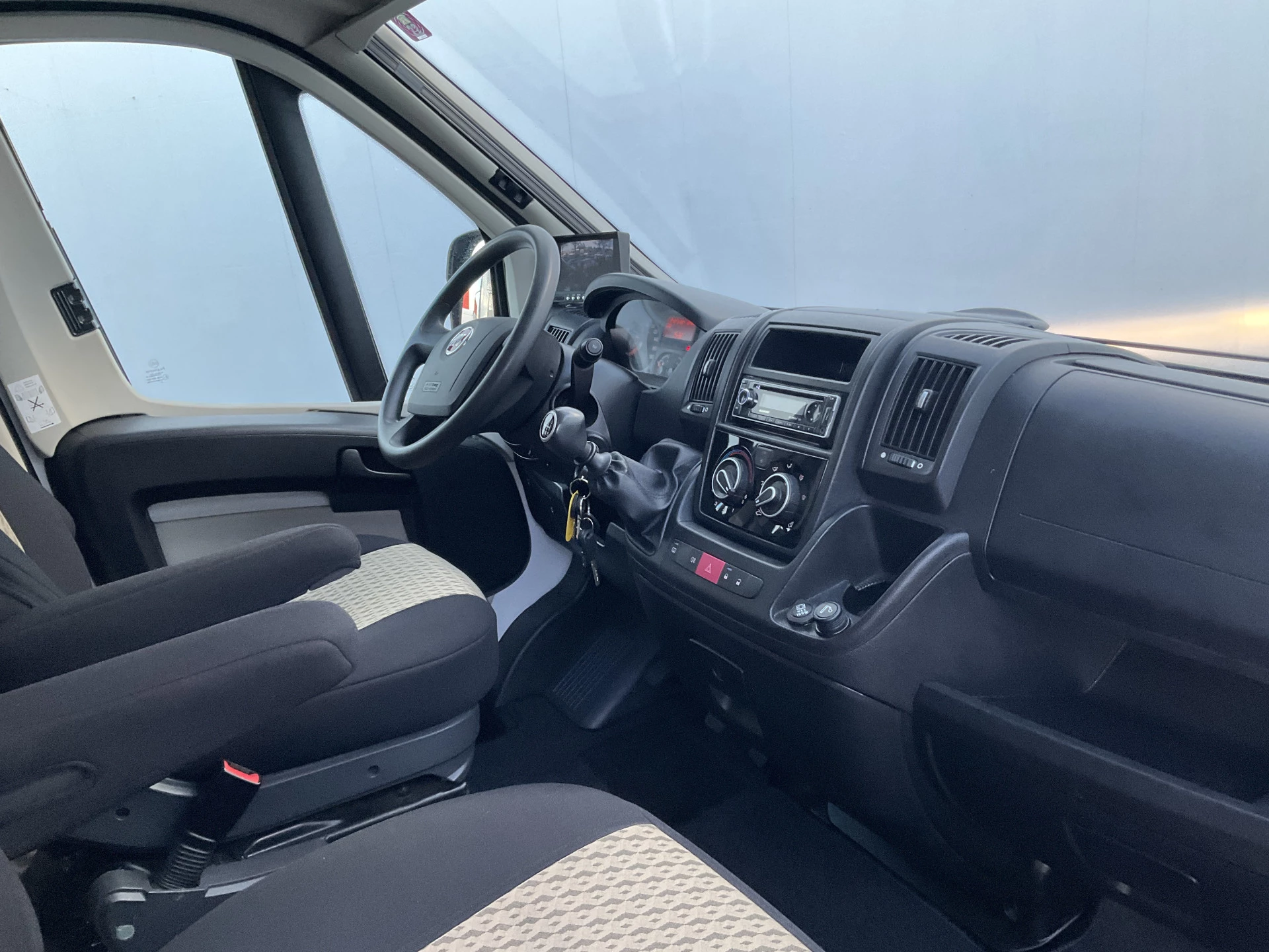 Hoofdafbeelding Carado T 59 2.3 131pk Airco Cruise Trekhaak Fietsendrager 2-Persoons Sunlight Carado