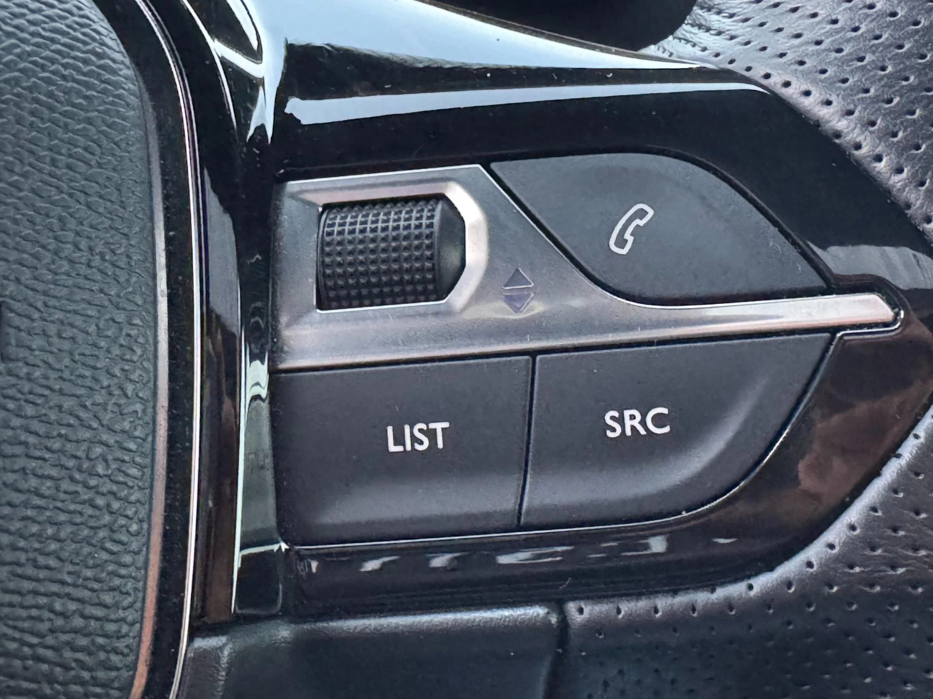 Hoofdafbeelding Peugeot e-2008