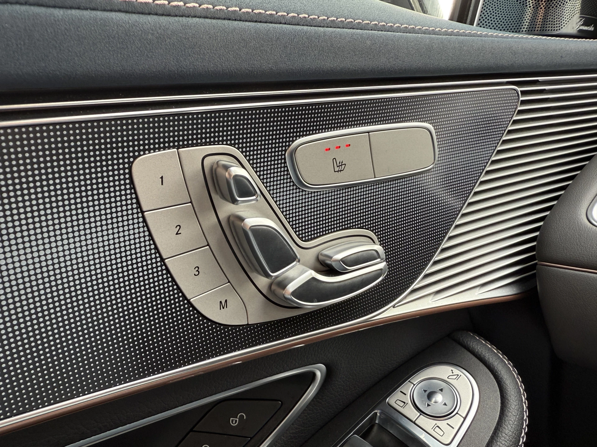 Hoofdafbeelding Mercedes-Benz EQC