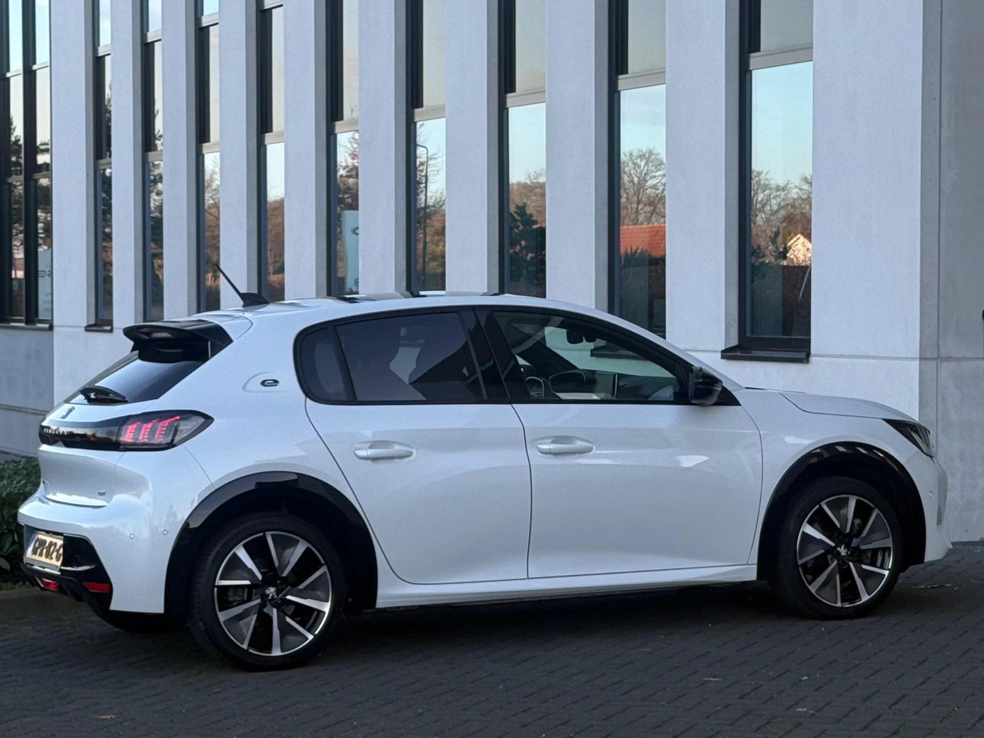 Hoofdafbeelding Peugeot e-208