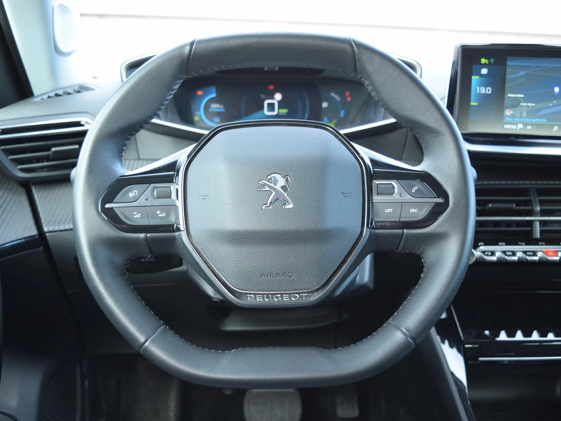 Hoofdafbeelding Peugeot e-2008