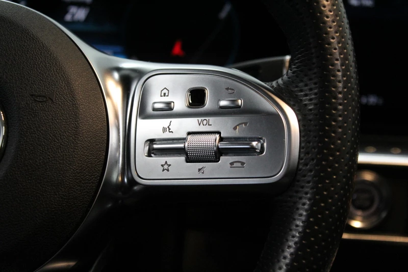 Hoofdafbeelding Mercedes-Benz EQC