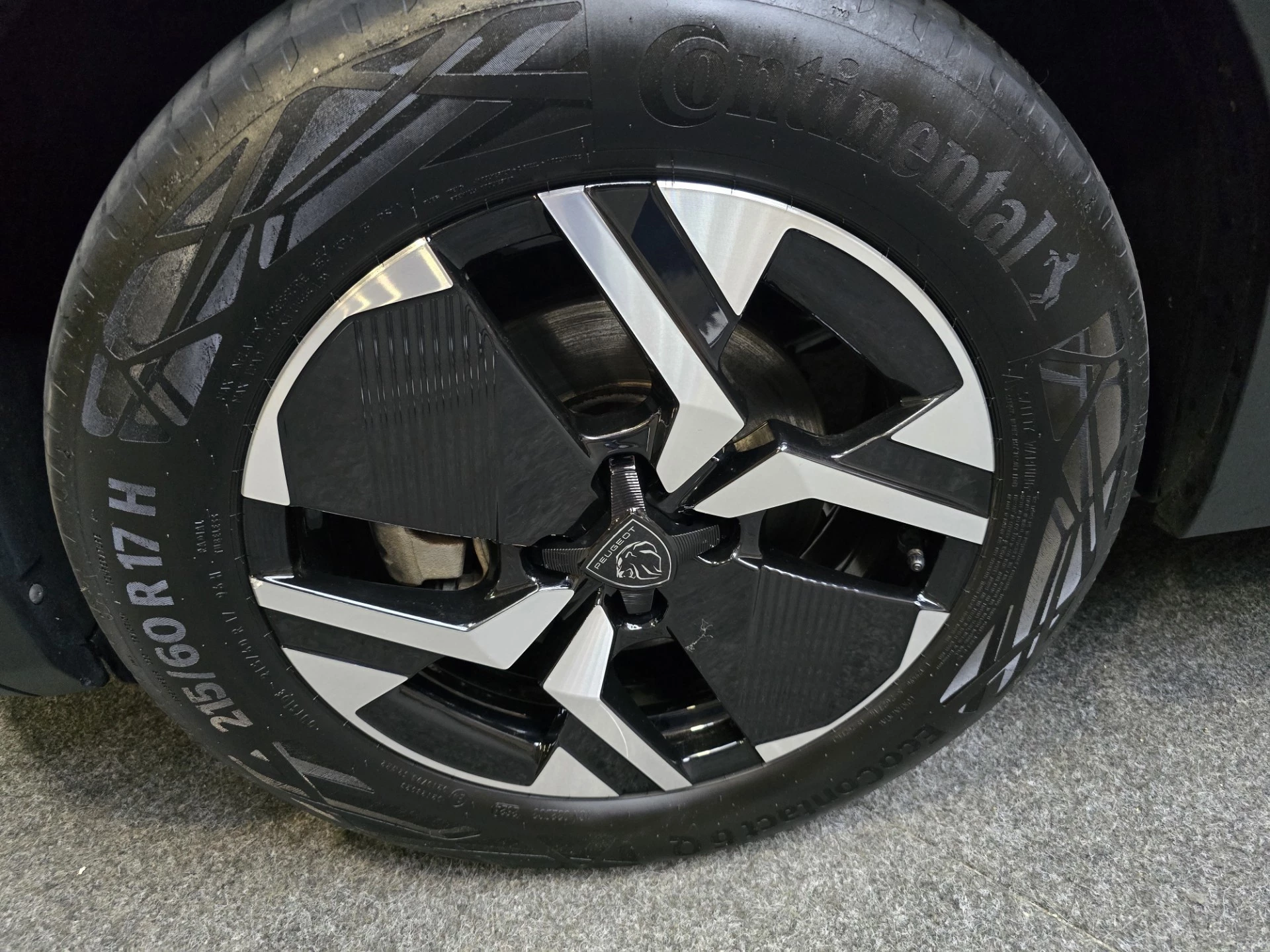Hoofdafbeelding Peugeot e-2008