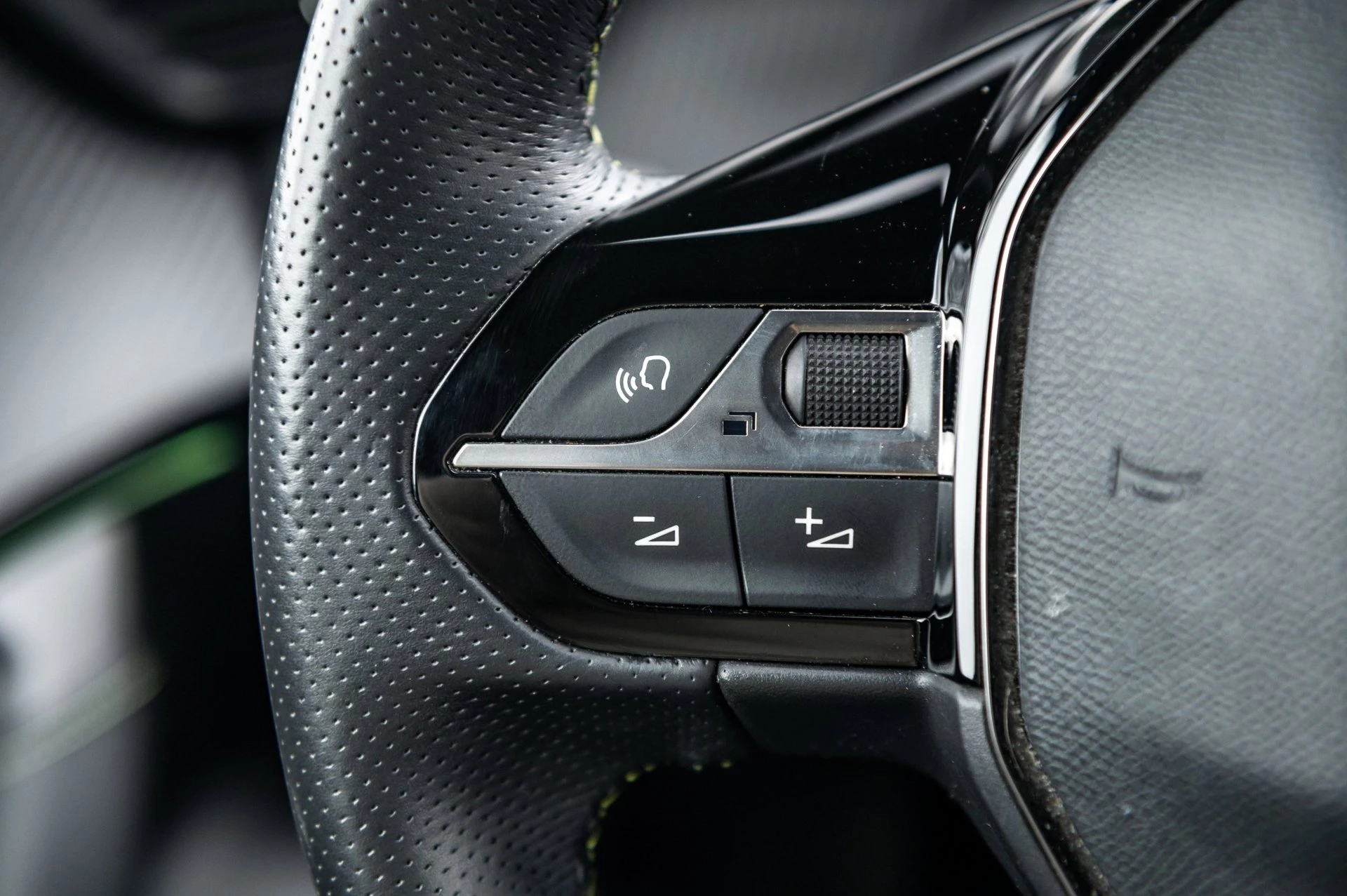 Hoofdafbeelding Peugeot e-2008