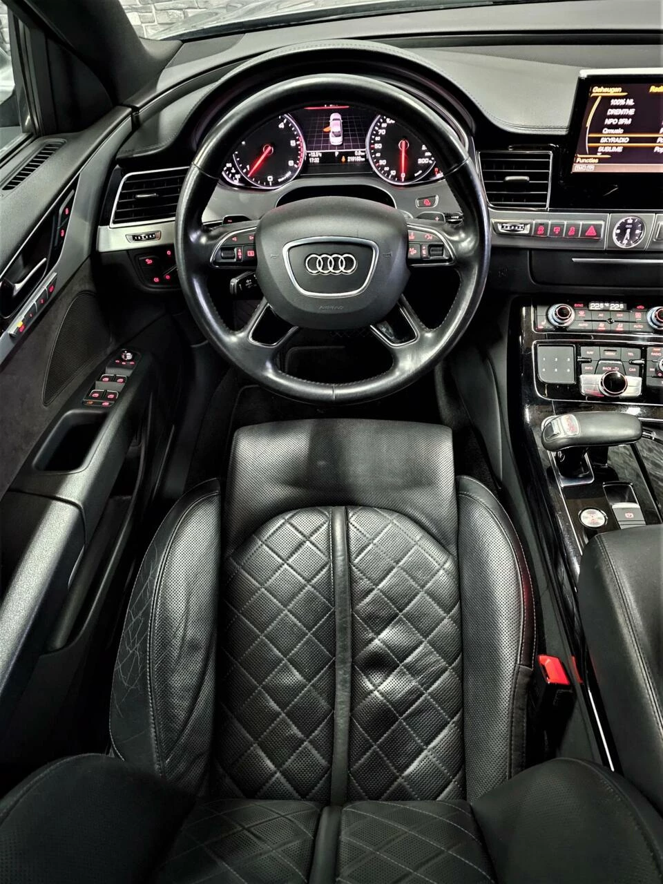 Hoofdafbeelding Audi A8
