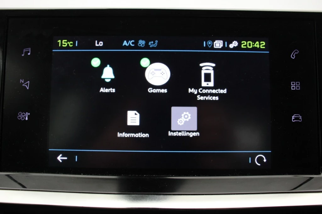 Hoofdafbeelding Peugeot e-2008