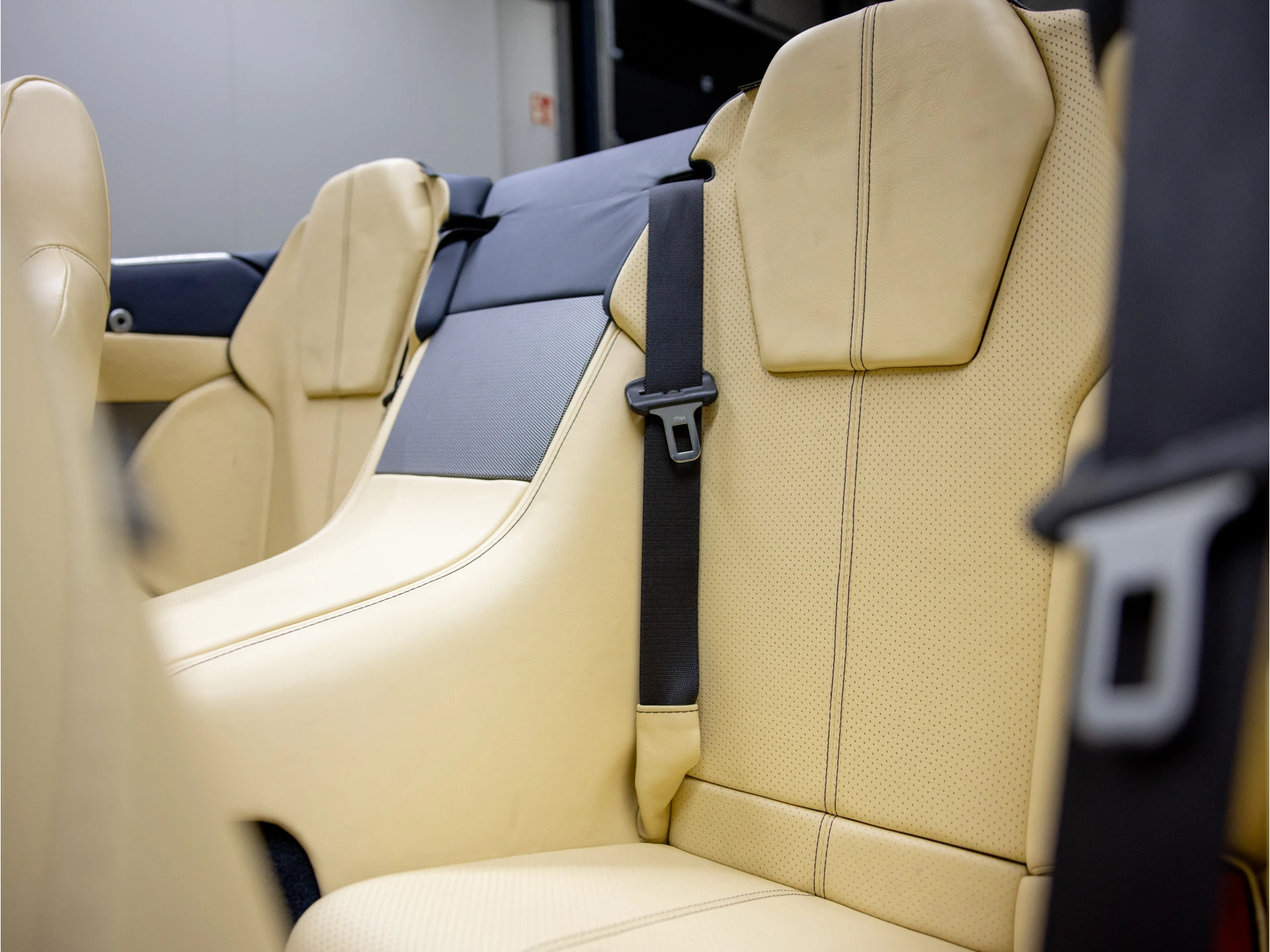 Hoofdafbeelding Aston Martin DB9