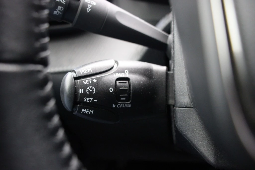 Hoofdafbeelding Peugeot e-2008