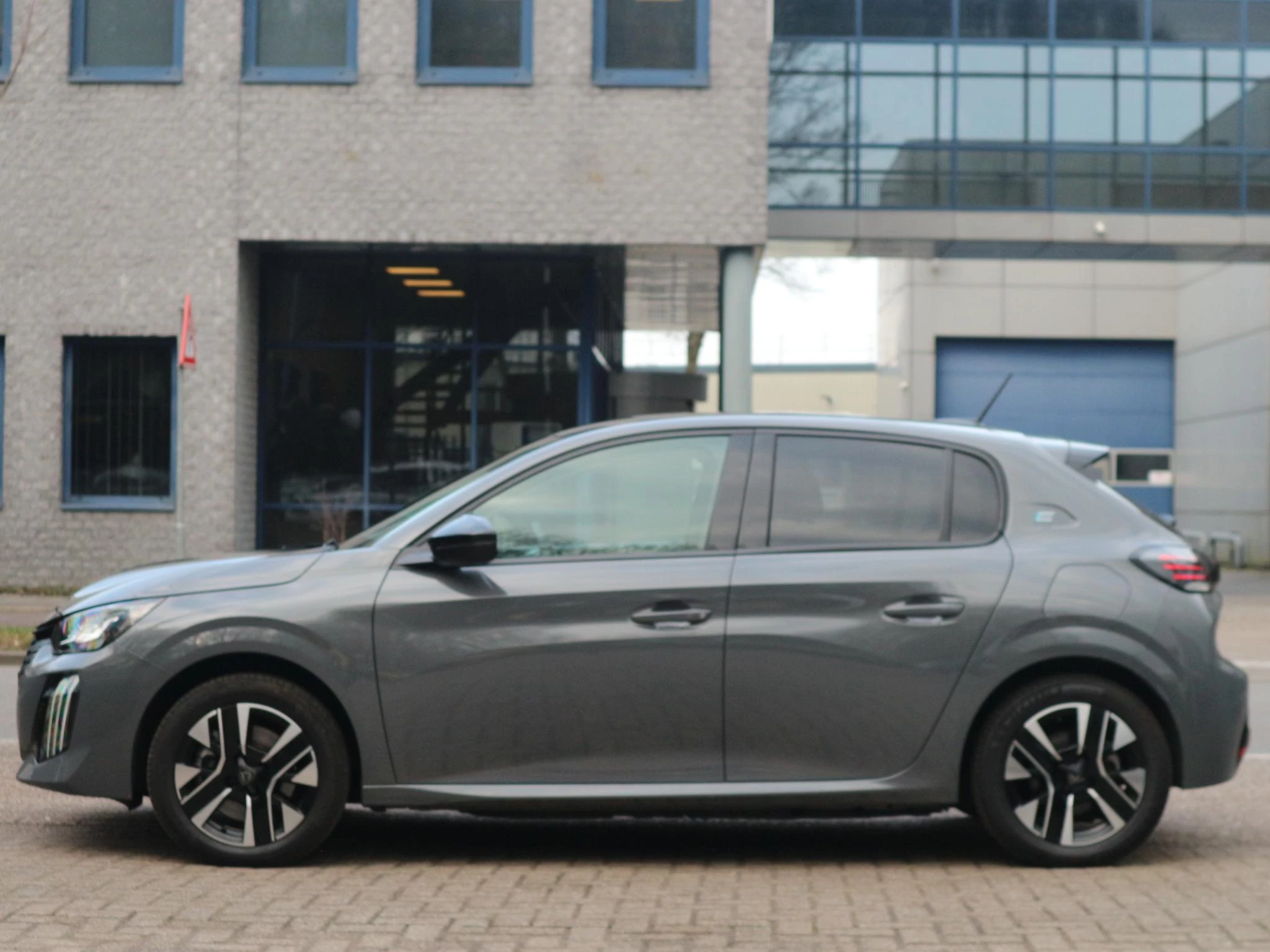 Hoofdafbeelding Peugeot e-208