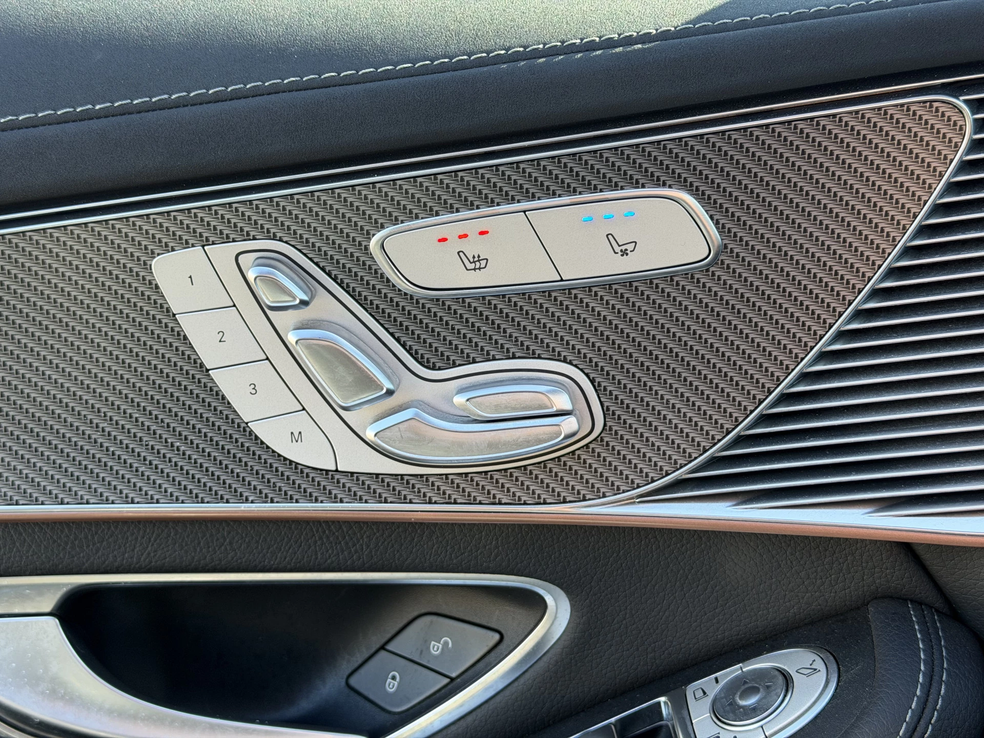 Hoofdafbeelding Mercedes-Benz EQC