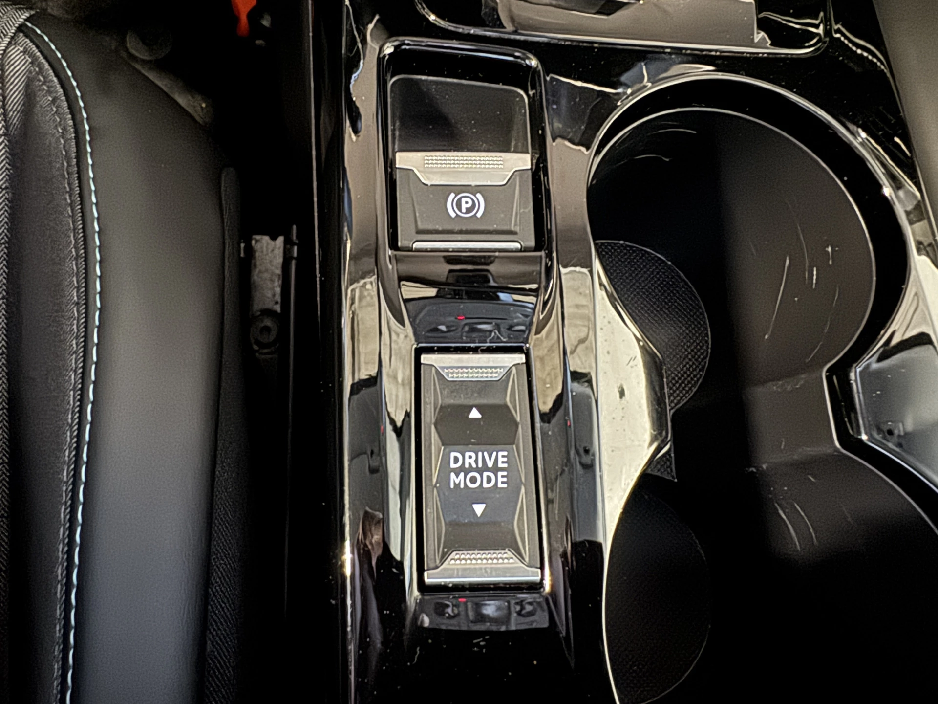 Hoofdafbeelding Peugeot e-2008