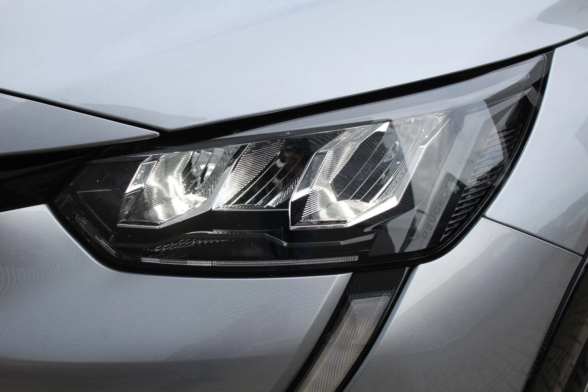 Hoofdafbeelding Peugeot e-208