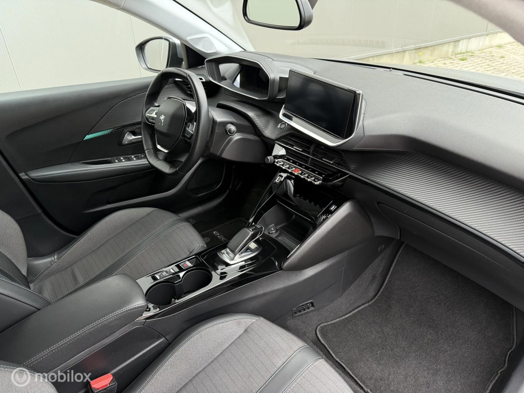 Hoofdafbeelding Peugeot e-208