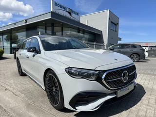Hoofdafbeelding Mercedes-Benz E-Klasse Mercedes-Benz E-Klasse Estate 300 e AMG Line Night Alpingrau | Pano-dak | Trekhaak | 360-Camera |