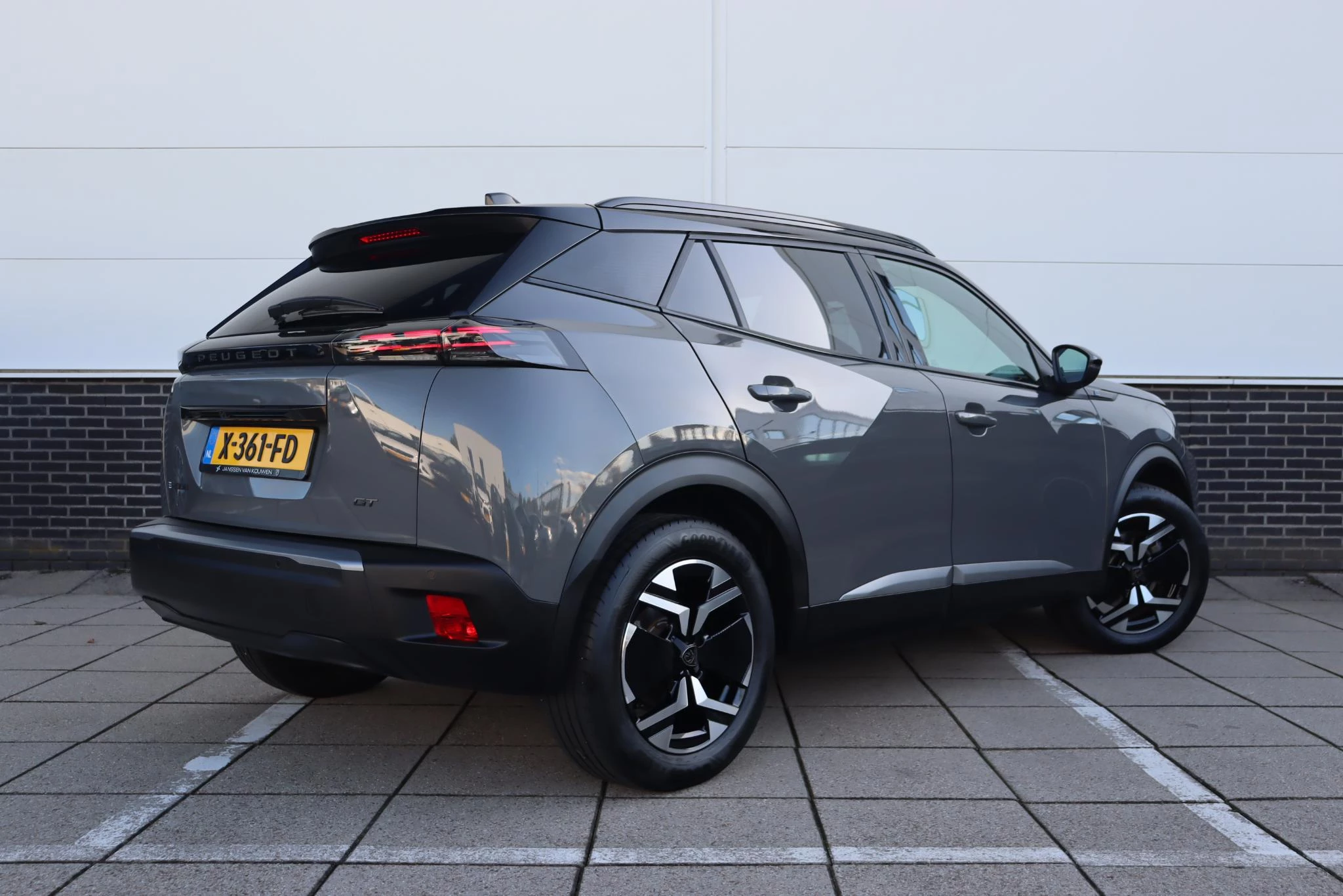 Hoofdafbeelding Peugeot e-2008