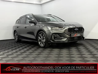 Hoofdafbeelding Ford Focus Ford Focus 1.0 EcoBoost Hybrid ST Line 155PK Camera, Navi, Keyless start, Cruise control, Rijstrook correctie, A start stop, Lichtmetalen velgen, 1 jar garantie