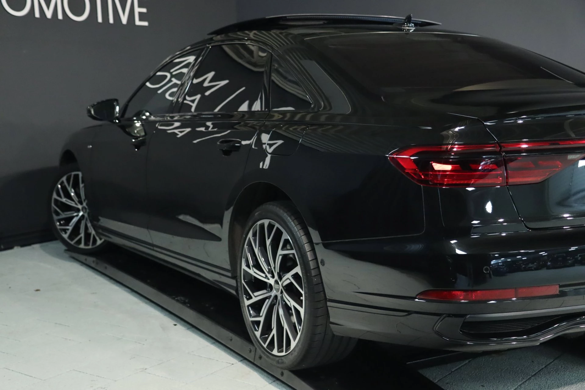 Hoofdafbeelding Audi A8