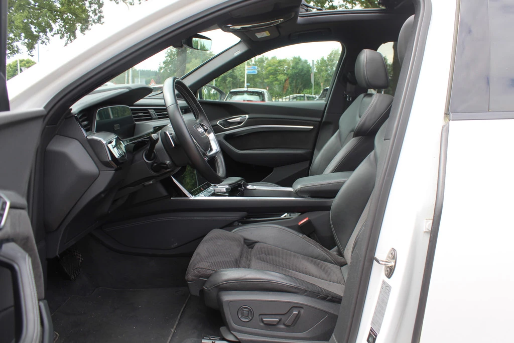 Hoofdafbeelding Audi e-tron