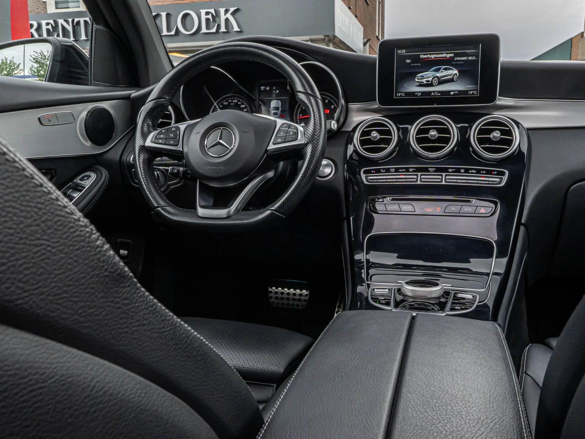Hoofdafbeelding Mercedes-Benz GLC