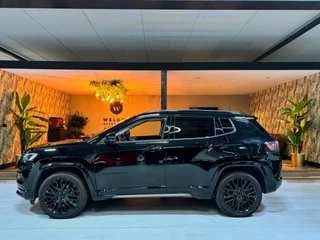 Hoofdafbeelding Jeep Compass Jeep Compass 4xe 240 Plug-in Hybrid Electric S Garantie 241PK Carplay Camera Elek stoelen StuurVW StoelVW Lane Rijklaar