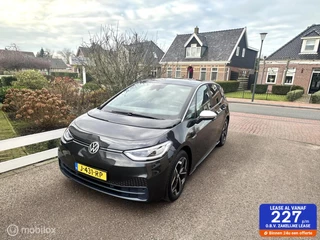 Volkswagen ID.3 First Plus 58 kWh CARPLAY LED VERLICHTING TREKHAAK STUURVERWARMING DEALER ONDERHOUDEN ACCU GARANTIE 2028!!