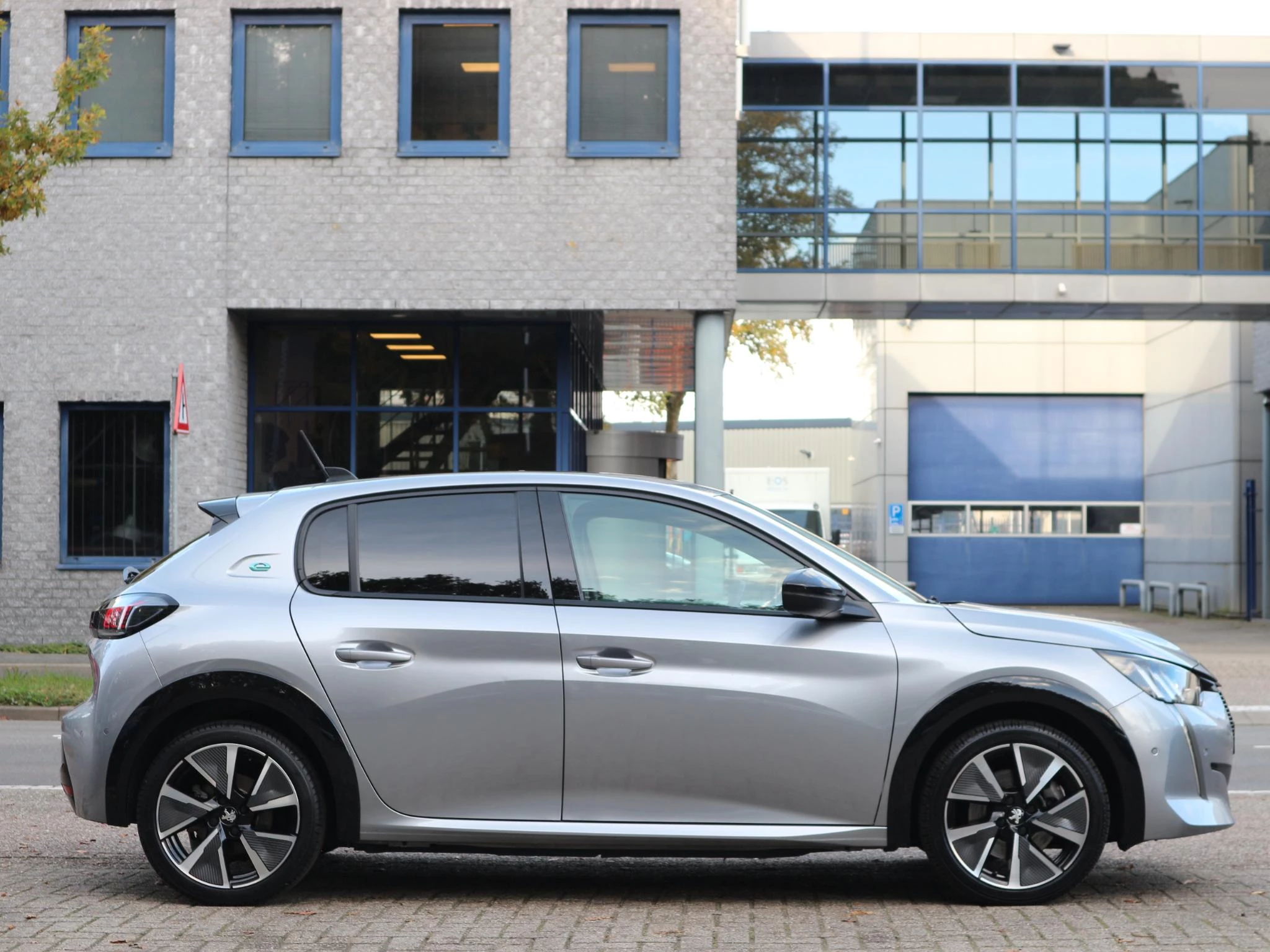 Hoofdafbeelding Peugeot e-208