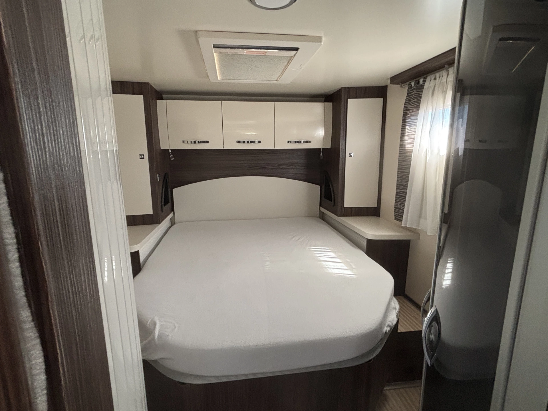 Hoofdafbeelding Benimar TESSORO 497 Automaat / Queensbed / Elektrische Hefbed / Leer / Constructsloten