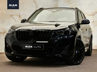 BMW X1 xDrive30e M Sport Pro, M stoelen, pano, tr.haak, H/K, 20", HUD, ACC, keyless, privacy